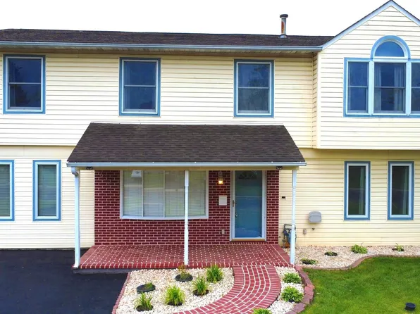 632 Auburn Rd, Fairless Hills, PA 19030