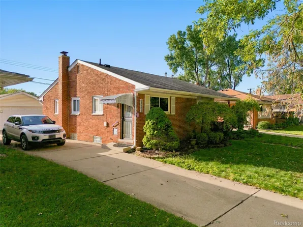 24601 Wood St, Saint Clair Shores, MI 48080