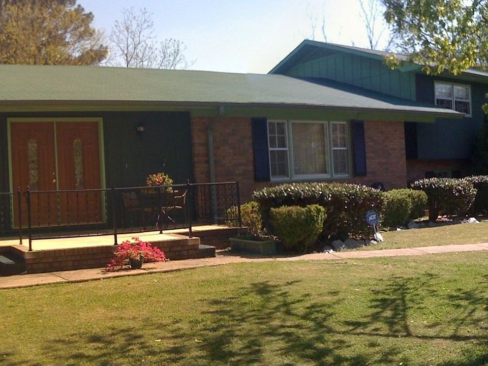 2nd image of 2027 Glen Davis Ln