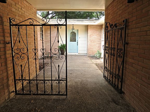 Courtyard Entry