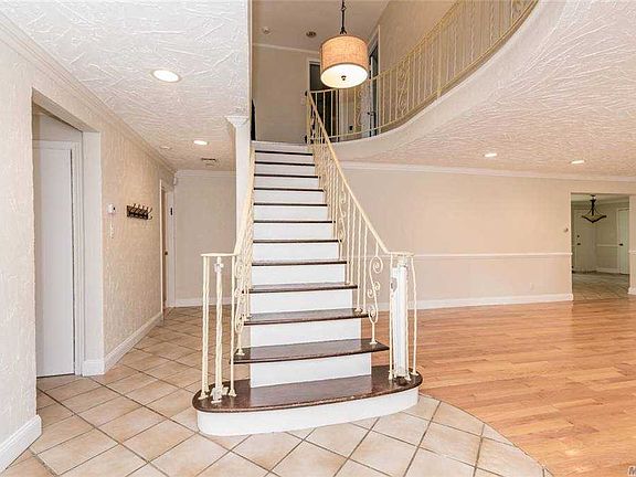 5th image of 10 Stevenson Dr