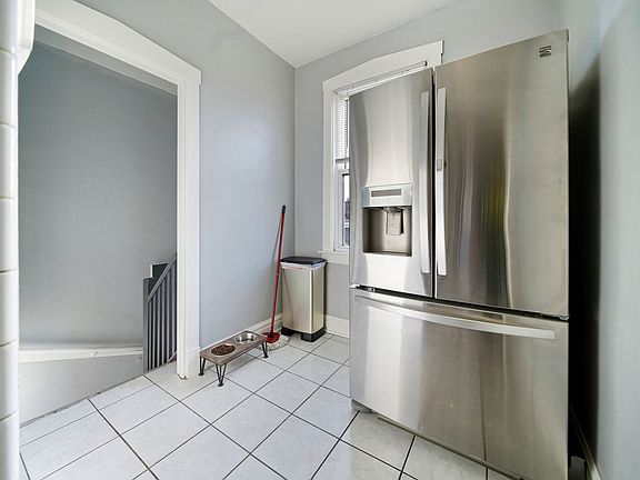 4th image of 2536 S Gunderson Ave