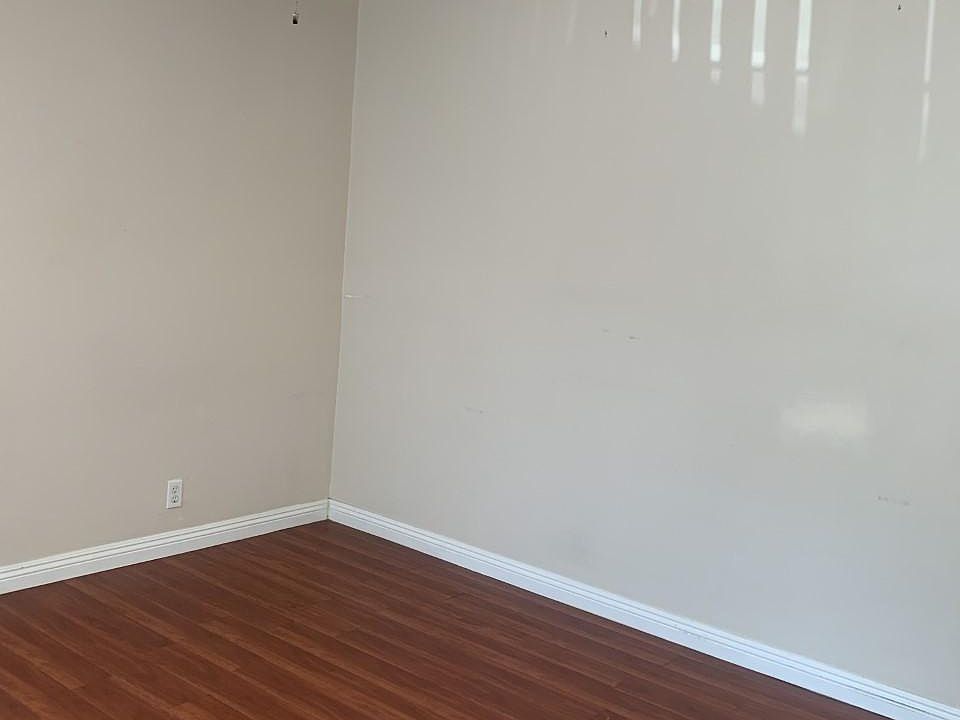2nd image of 414 1/2 W Bencamp St #1/2
