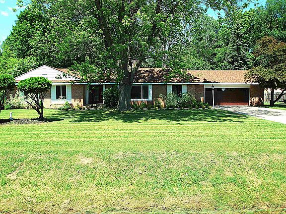 3rd image of 2301 Birchcrest Dr