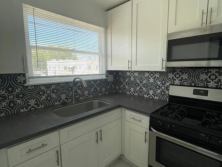 Glendale Terrace Apartments - AC Townhomes LLC — Photo 7