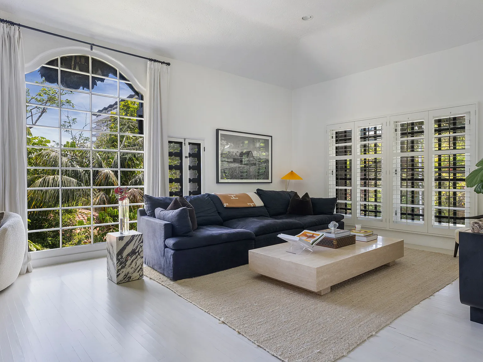 1 bed, 1050 sqft, $4,345 — Photo 4