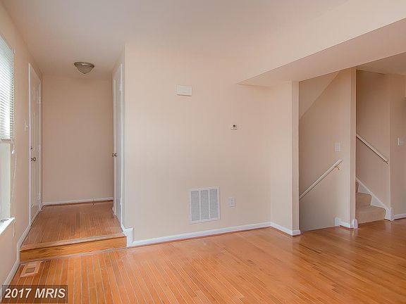 2nd image of 15027 Catalpa Ct