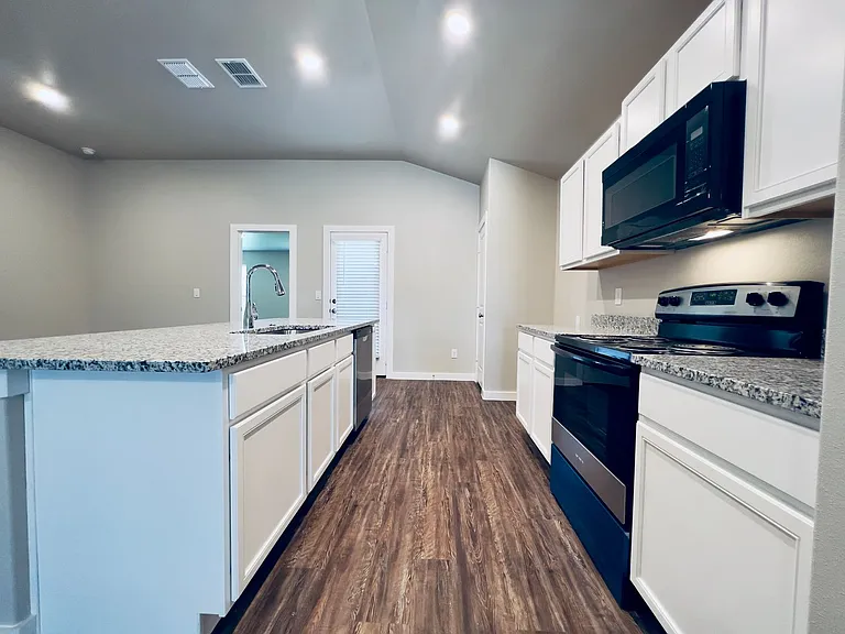 2132 Kirksey Ave — Photo 6