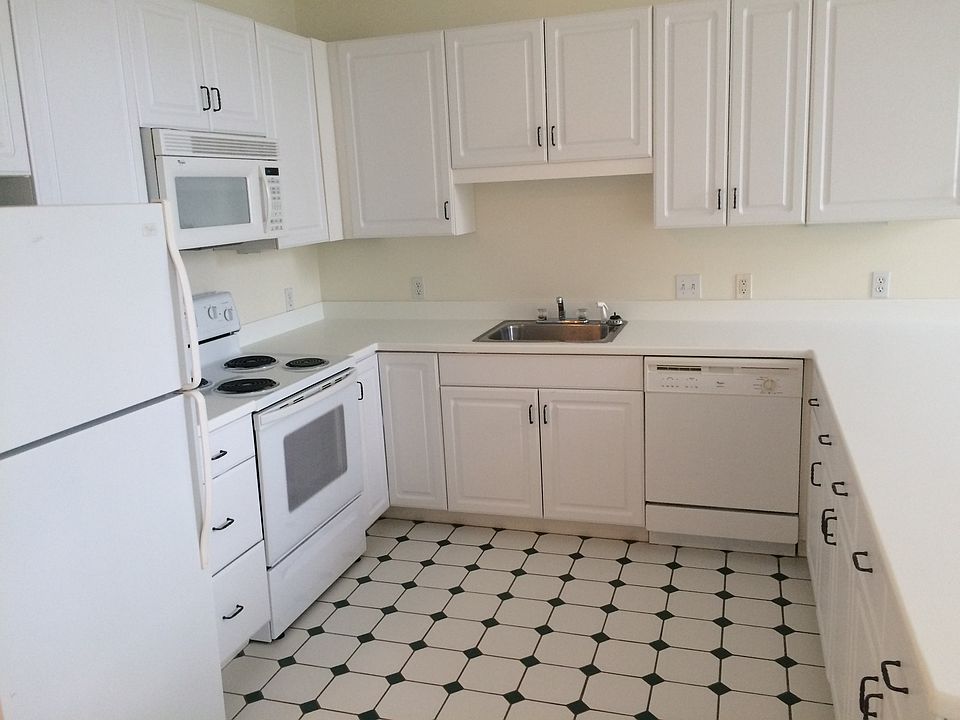 1st image of 8 Lincoln St APT 205
