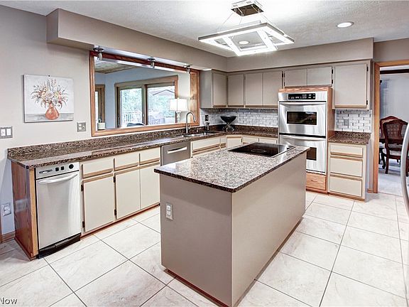 2nd image of 77 Carr Rd