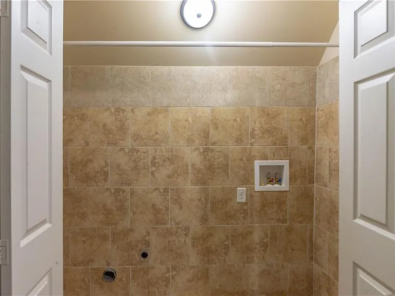 1371A Clermont Ave — Photo 25