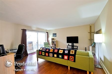 4th image of 4113 N Keeler Ave APT 2D