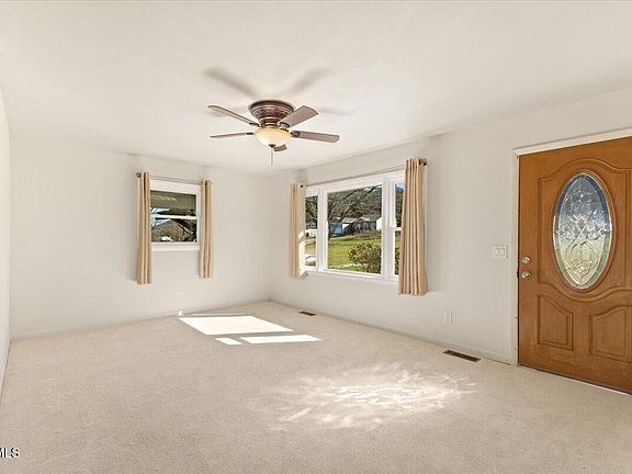 3rd image of 1122 Highway 107