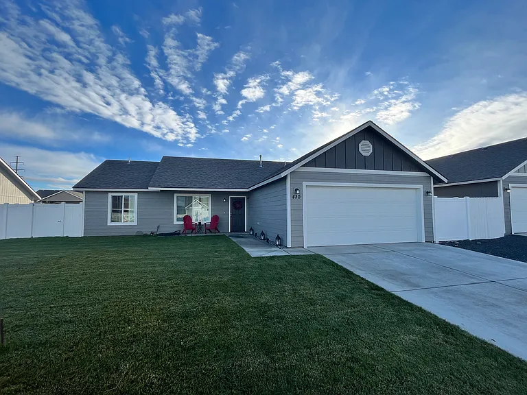 430 Riley Ave — Photo 8