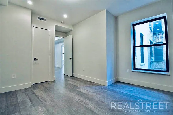 Rented by Real Street Inc | media 6