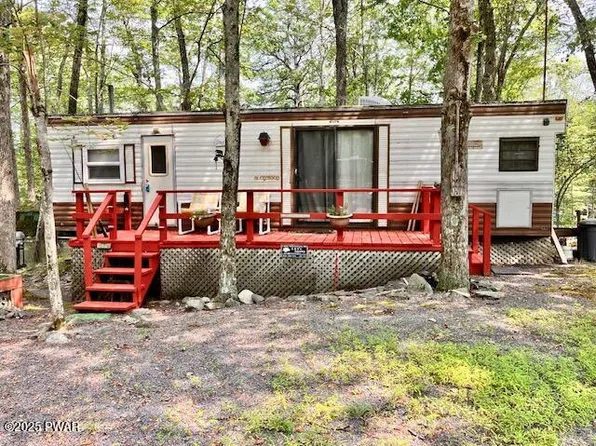 151 Dingman Dr, Milford, PA 18337