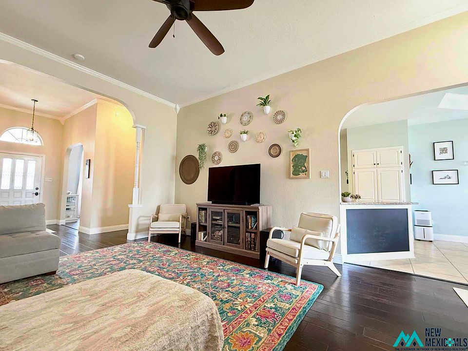 1st image of 605 Chanticleer Pl