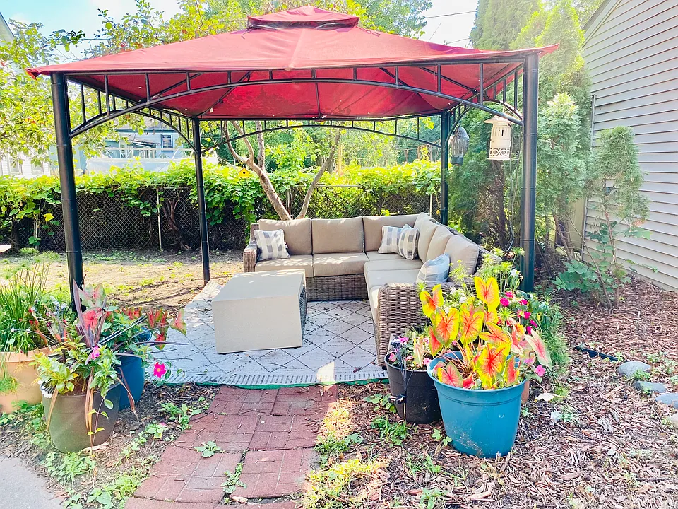 outdoor living area