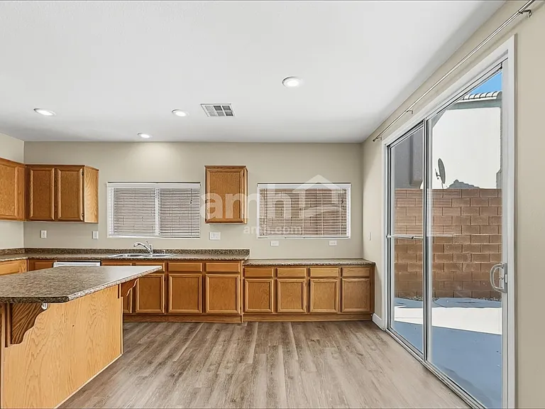 29 Belden Ave — Photo 5