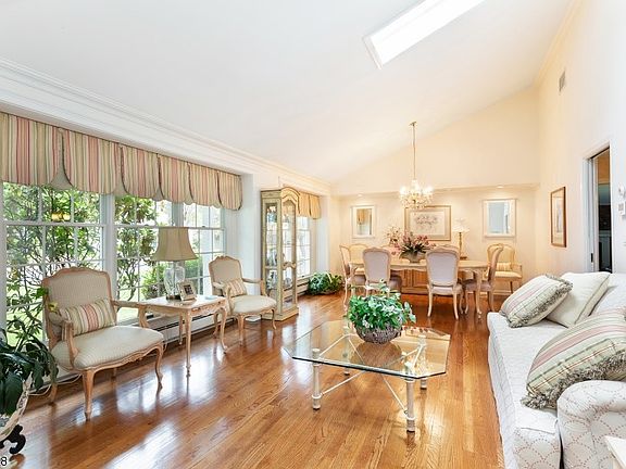 3rd image of 19 Francine Ave