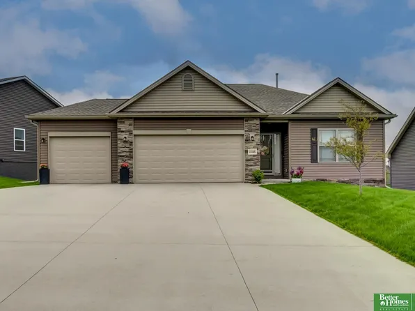 15105 Elmwood Dr, Bennington, NE 68007