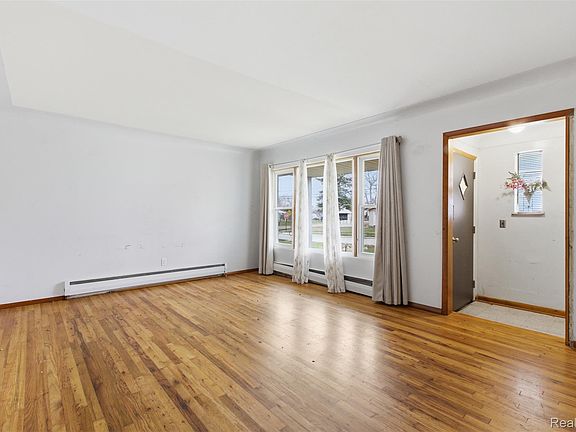 5th image of 25253 Eureka Dr