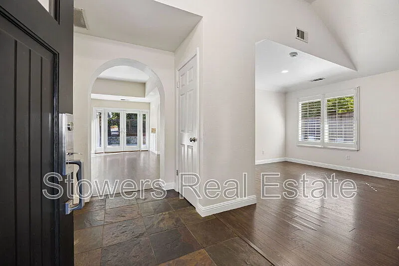 3 bed, 2.0 bath, 1748 sqft, $4,800 — Photo 3