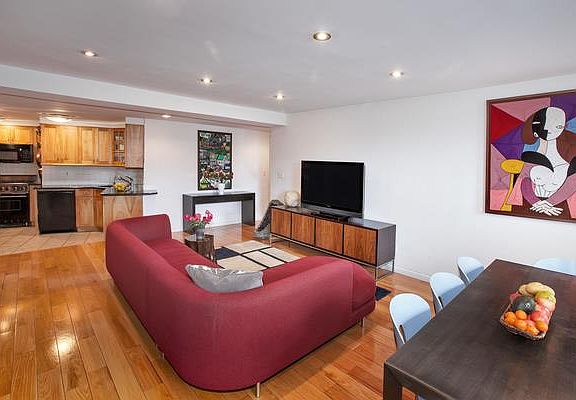 2nd image of 2166 Broadway #15B