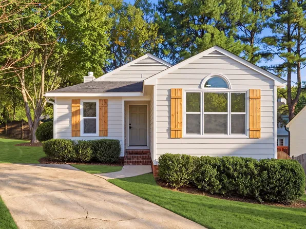 3812 Hollycrest Ct, Raleigh, NC 27612