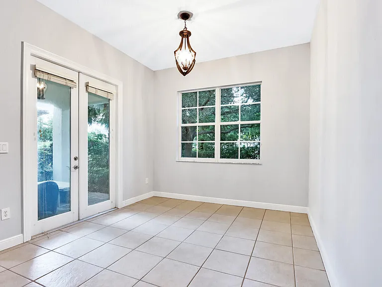 1904 Flower Dr — Photo 11