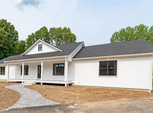 20 Eva Ln, Cranston, RI 02921