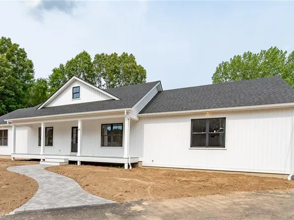 20 Eva Ln, Cranston, RI 02921