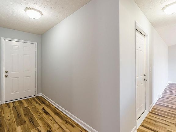 4th image of 207 Hollywood Ct