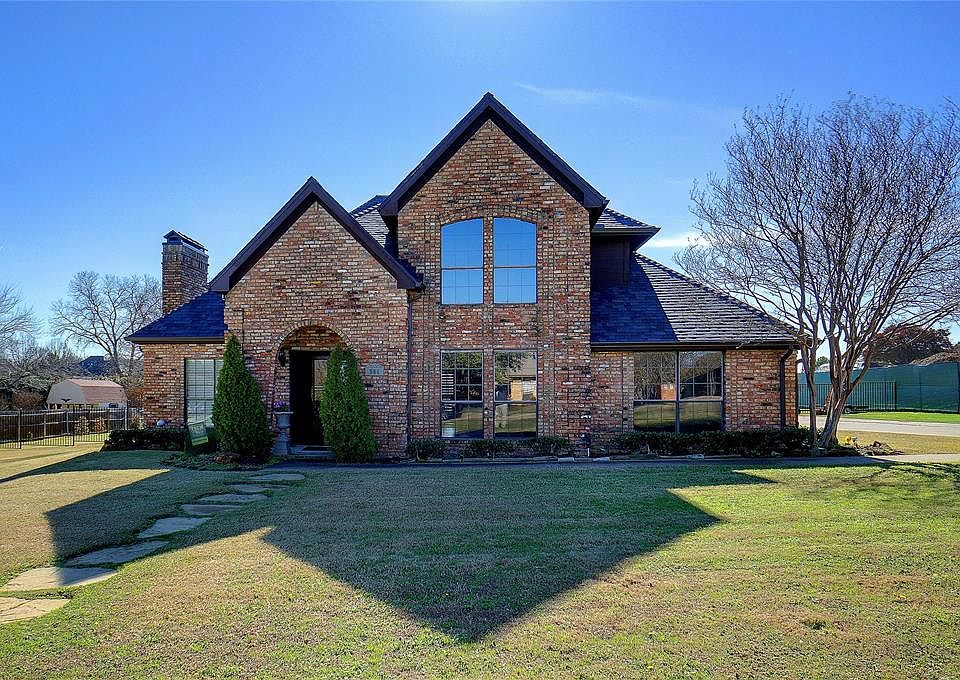 1st image of 901 San Saba Dr