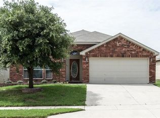 833 Rio Bravo Dr, Haslet, TX 76052