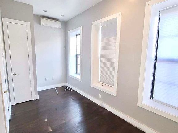 5th image of 552 Howard Ave #1