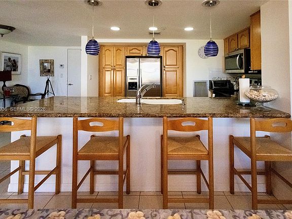 5th image of 2555 Collins Ave APT 308