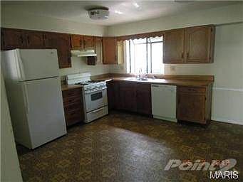 4th image of 7009 Midwood Ave