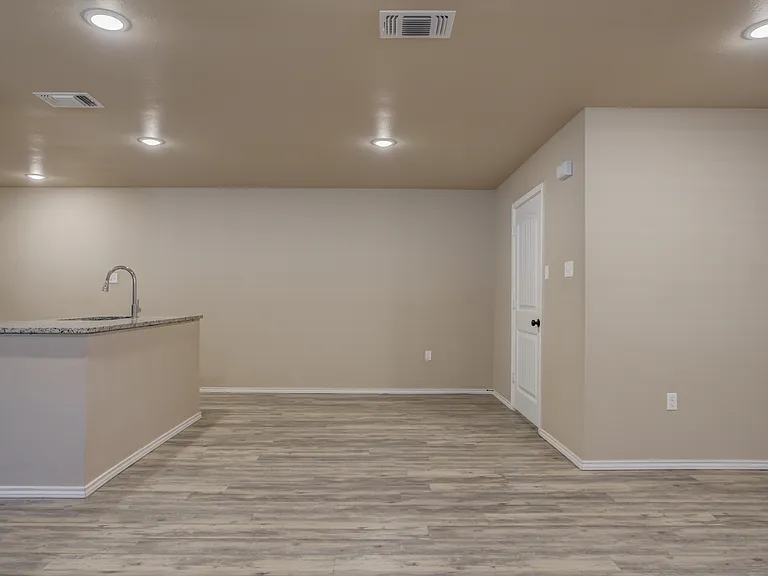 1009 Preston Trl #B — Photo 6