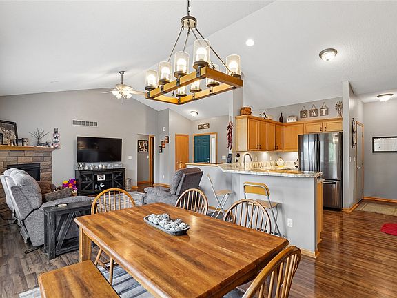 5th image of 3116 Hart Ave