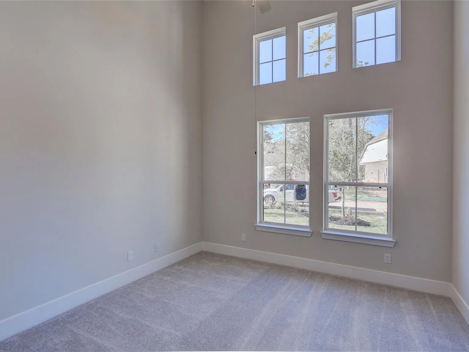 4 bed, 3.5 bath, 4299 sqft, $4,999 — Photo 3