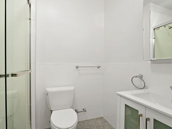 4th image of 44 W 69th St APT 2A
