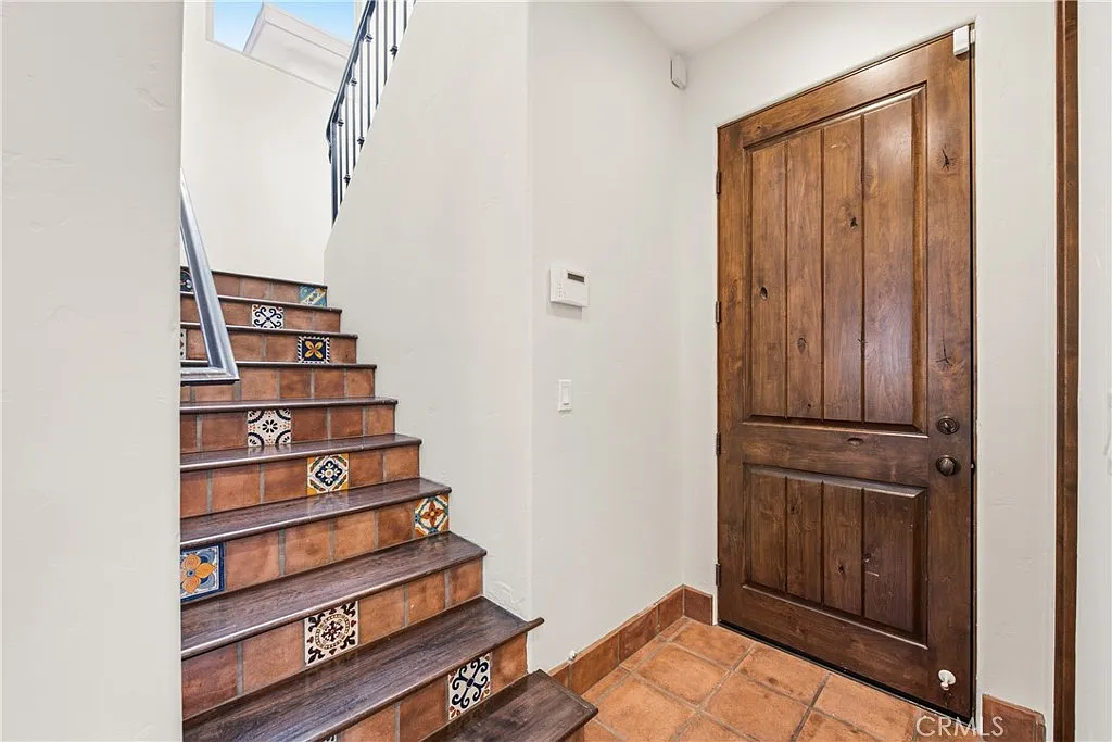 4 bed, 2300 sqft, $7,000 — Photo 2