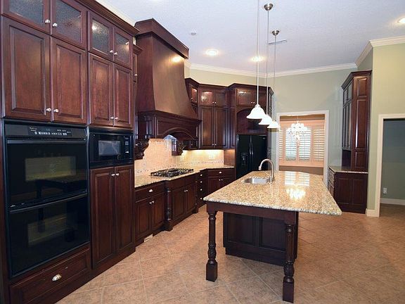 5th image of 17 S Windsor Dr