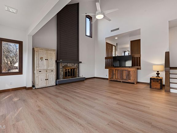 5th image of 15 Crown Cir #15