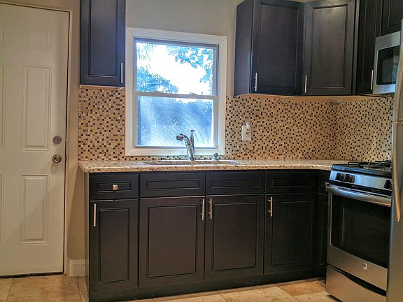 5th image of 530 Dudley St