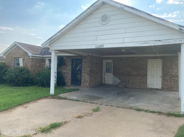 1104 Cloverleaf Cir, Robinsonville, MS 38664