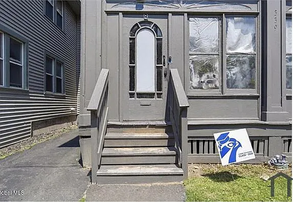 3 bed, 1100 sqft, $1,650 — Photo 3