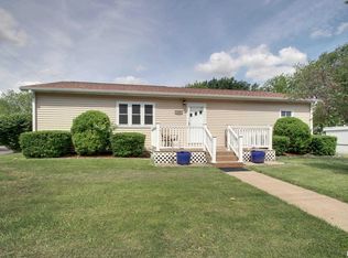 130 S State St, Mendon, IL 62351