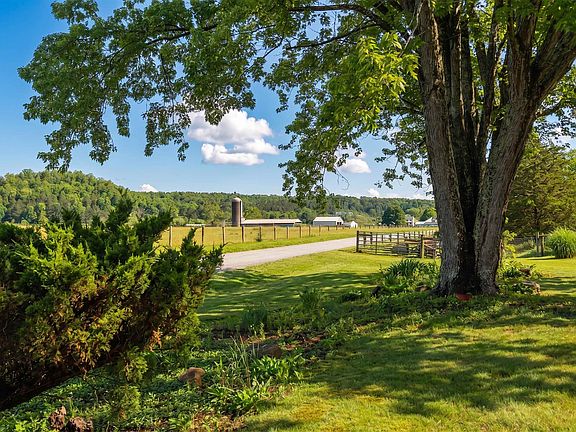 4th image of 3292 Deerfield Valley Rd